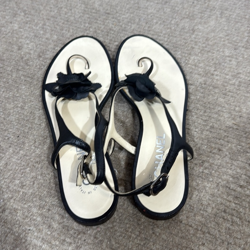 CHANEL Black Floral Slingback Sandals with Beige Footbed - Picture 5 of 7